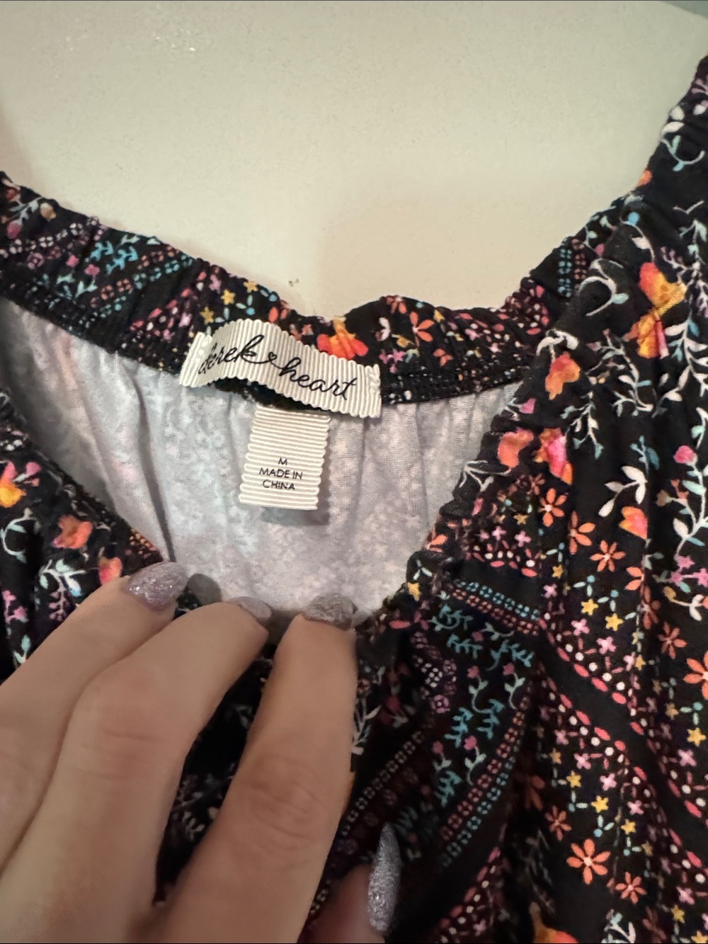 Black Floral Off-Shoulder Tie Sleeve jumper - Picture 4 of 5